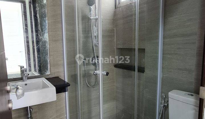 Rumah pik2 termurah dengan AC 4,5x10. 2 kamar tidur, 2 lantai 5
