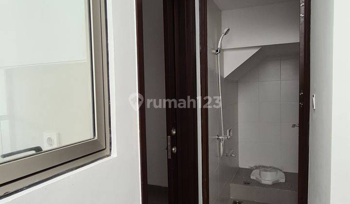 Rumah pik2 termurah dengan AC 4,5x10. 2 kamar tidur, 2 lantai 9