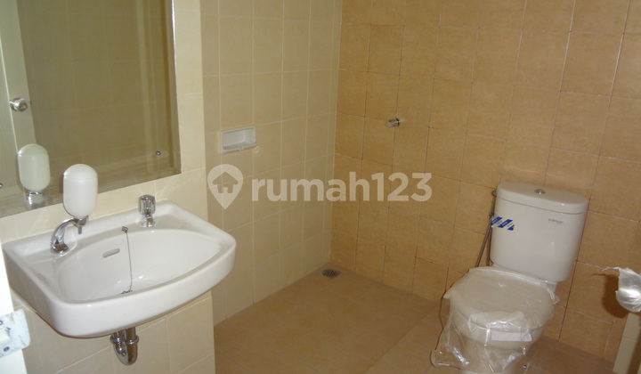 Ruko Hook for Sale Cheapest in Green Lake City 6X15, Widest Parking 2