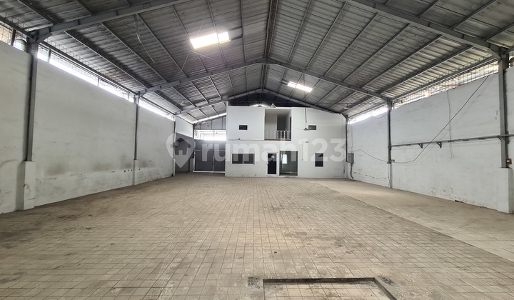 Gunadi Warehouse For Rent 1100m2 In Dpr Plot On Main Road