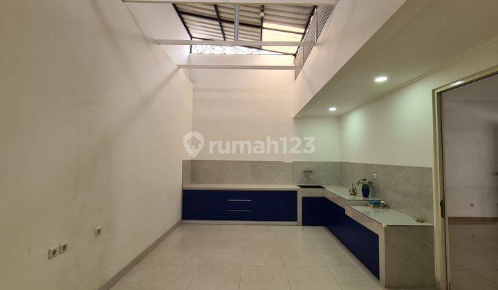 Rumah 8x15 Full Bangunan Semi Furnished Rapi Kitchen Set Dan Ac 2