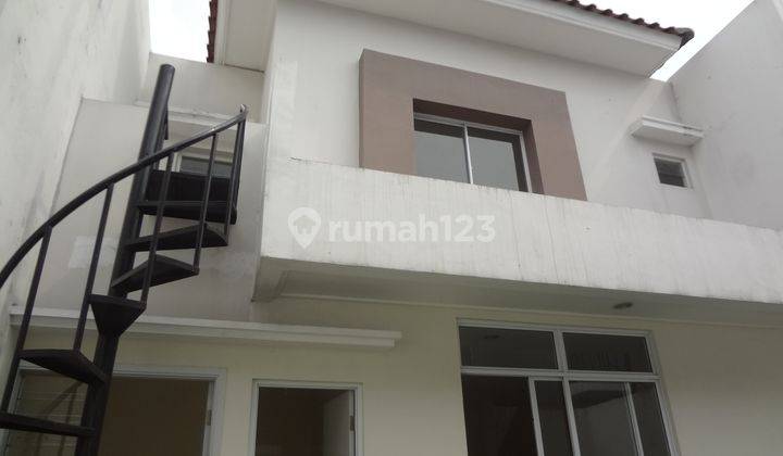 Rumah 8x18 dengan AC 4, kanopi baru dan sudah renovasi belakang siap huni 2