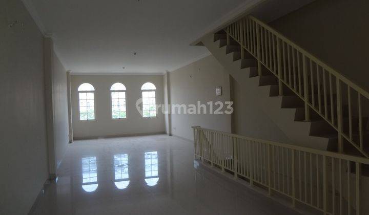 Ruko Sewa Green Lake City Sentra Niaga Masuk Jakarta Barat Siap Pakai 2