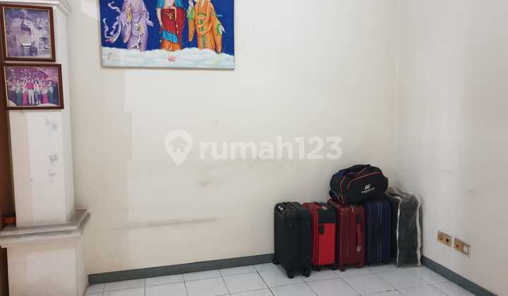 KoGun House 6x16 only 1.5M negotiable in Cipondoh Griya Permata, adjacent to Metland and Green Lake City. KoGun House 6x16 only 1.5M negotiable in Cipondoh Griya Permata, adjacent to Metland and Green Lake City.