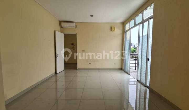 Dijual Rumah 8x18 Green Lake City Dekat Danau Shm Selatan