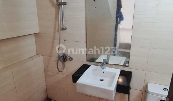 For Rent House 6X18 Green Lake City 4+1 Bedrooms Complete with 5 AC Units