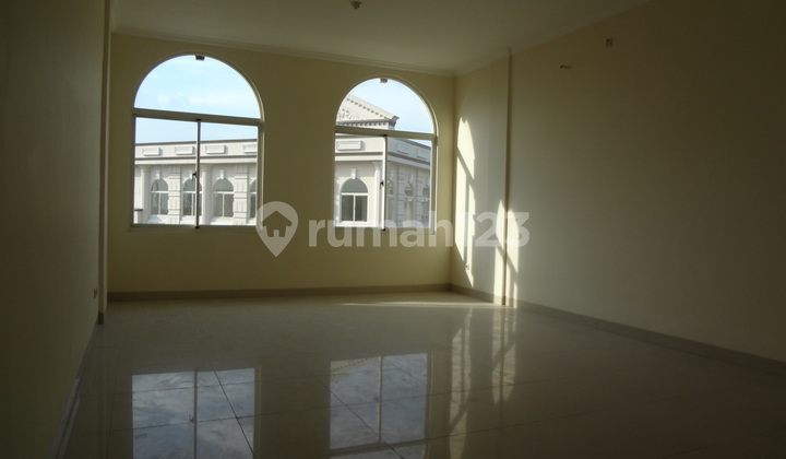 Green Lake City for Sale, South-Facing Shop House in a Prime Position