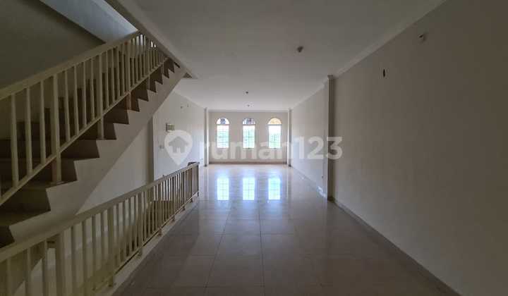 Ruko Green Lake City sentra niaga jakarta barat hadap dalam / samping 2