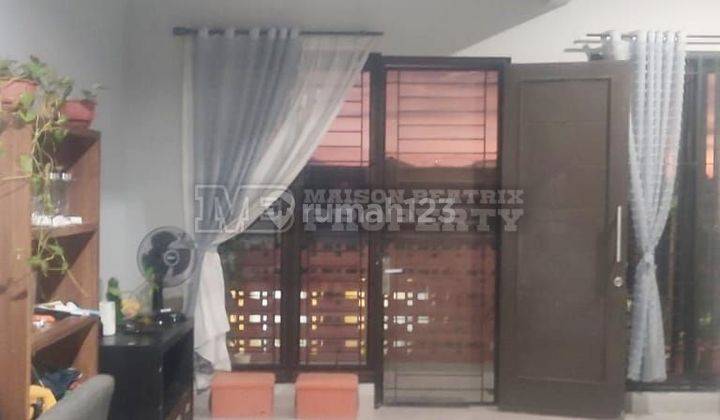 Rumah cantik 3 Lantai siap huni di graharaya 2