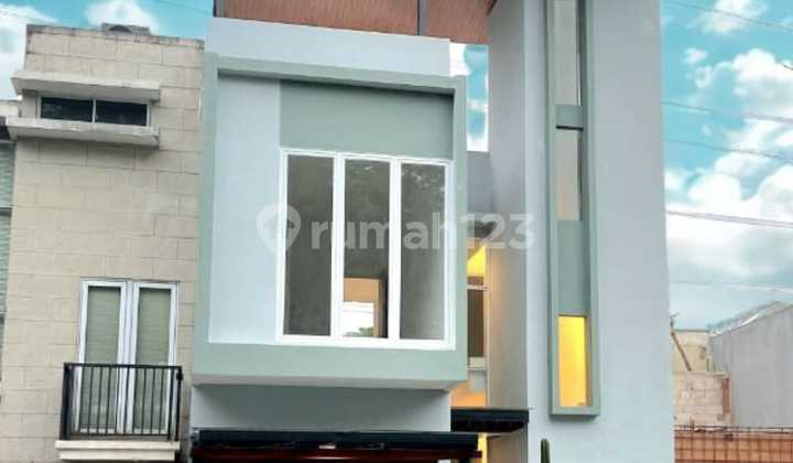 Rumah Cantik di Lingkungan yang Asri di Kebayoran Residence Bintaro 2