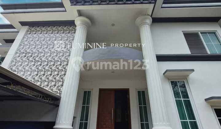Rumah Mewah Posisi Hook, Cantik Modern Minimalis di Lokasi Strategis Siap Huni Rumah Mewah Posisi Hook, Cantik Modern Minimalis di Lokasi Strategis Siap Huni