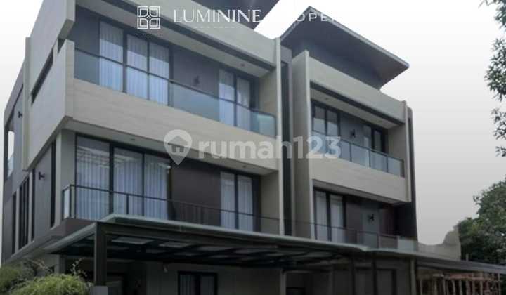 Luxury House in the Center of Jakarta City Strategic Location