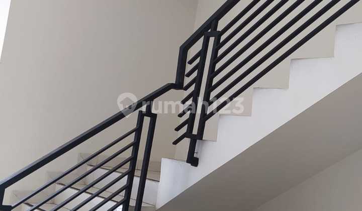 Ruko 3 Lantai Bagus, Jl. Kencana Loka Bsd 4