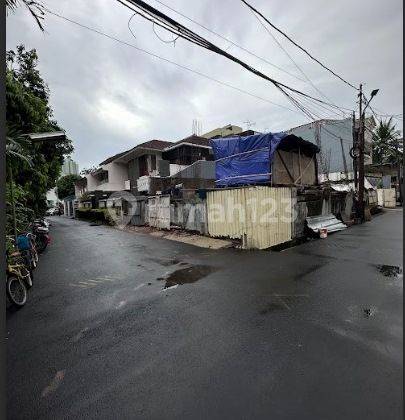 Rumah Baru Tiga Lantai di Tanjung Duren Jakarta Barat 2