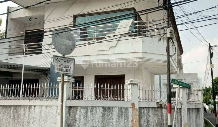 Rumah Tua Dua Lantai di Jl. Kesehatan Petojo Selatan 1