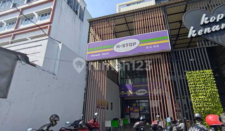 4.5-story shop house on Jalan Joglo Raya 1