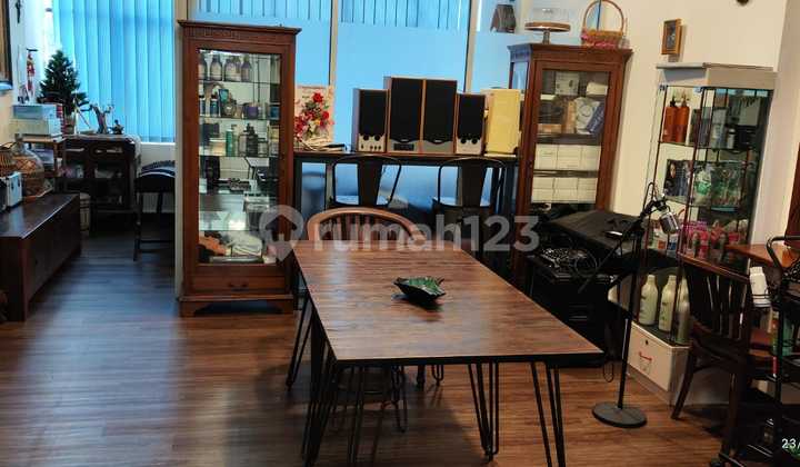 Ruko 3 Lantai Eks Salon Dekat Grand Slipi Palmerah