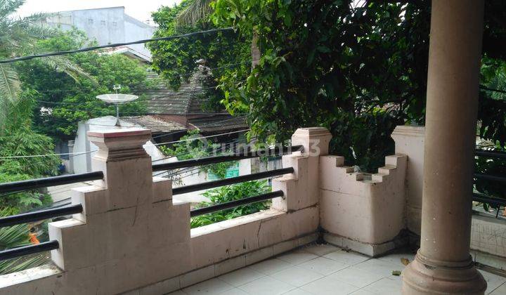 Rumah Dua Lantai Hook di Kompleks Pqt Srengseng 2