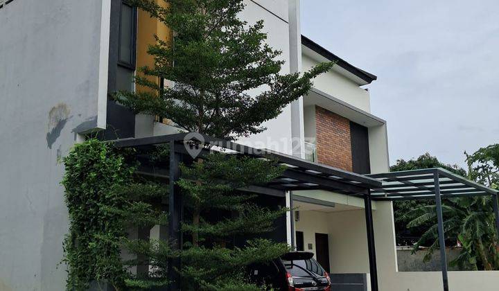 Rumah Bagus Dua Lantai di Meruya Residence Jakarta Barat 2