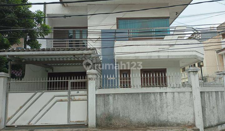 Rumah Tua Dua Lantai di Jl. Kesehatan Petojo Selatan 2