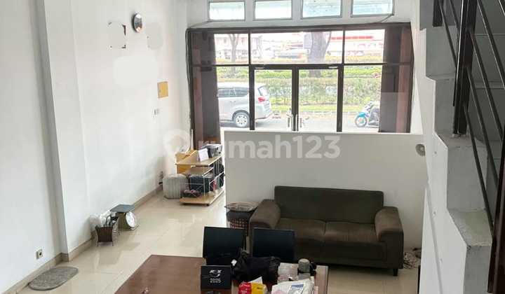 Ruko 3 Lantai Hadap Jalan Raya Cocok untuk Usaha Serpong Bsd