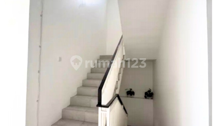 For Sale Exclusive Boarding House by the Roadside BSD 2