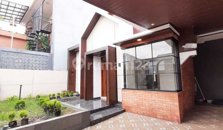 Single-Storey House in BSD with a Spacious Backyard Single-Storey House in BSD with a Spacious Backyard