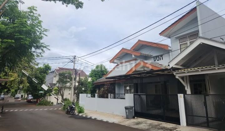 Beautiful House Ready to Occupy in Bintaro Sector 9