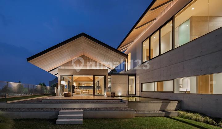 Dijual Rumah Eksclusive View Danau di Kota Baru Parahyangan