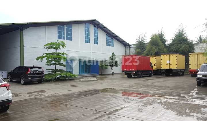 Warehouse for Sale Ready to Use and Well-Maintained in the Strategic Area of Padalarang, West Bandung. Suitable for Investment as It is Already Leased Until April 2026 (Immediate Ongoing Income).Specifications:Land Area: 2,427 m²Building Area: 1,680 m²Front Width: 30 Meters