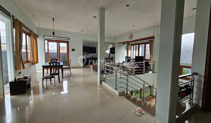 Dijual Rumah Cocok Untuk Tempat Usaha Di Cihampelas 1