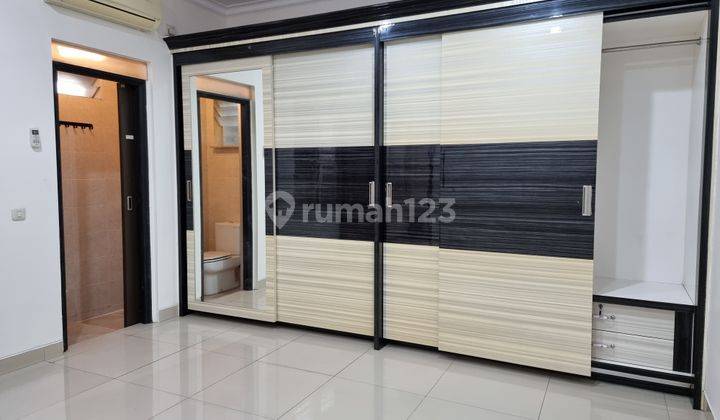 Disewakan Rumah Rapi Siap Huni di Green Mansion Furnish Full Renovasi 6
