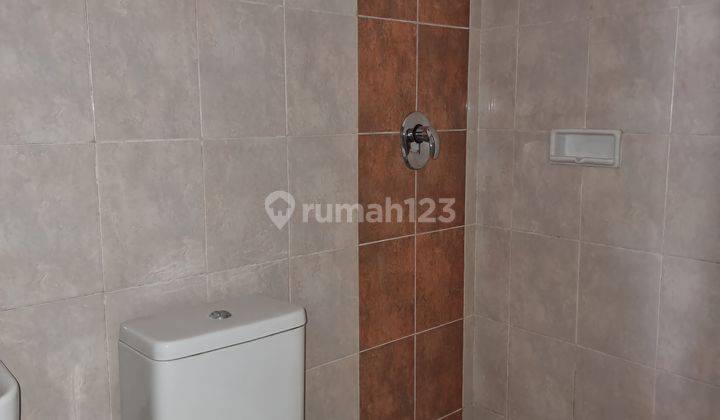 Disewakan Rumah Rapi Siap Huni di Green Mansion Furnish Full Renovasi 8