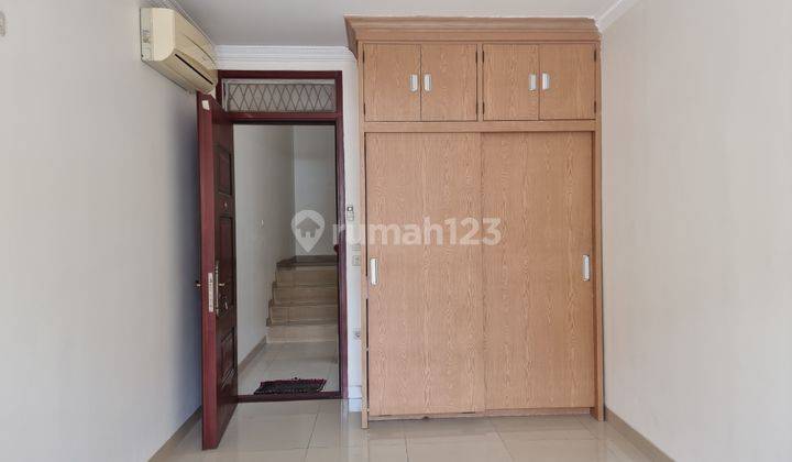Disewakan Rumah Rapi Siap Huni di Green Mansion Furnish Full Renovasi 14