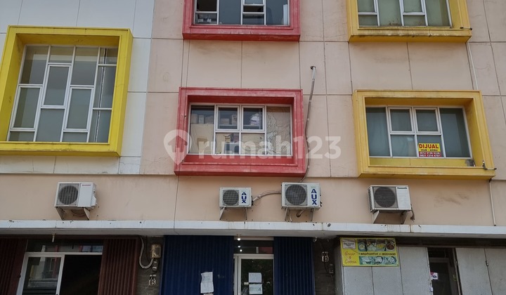 For Rent Quickly Neat Shop House in Taman Surya 5, Size 4x18, 3 Floors. For Rent Quickly Neat Shop House in Taman Surya 5, Size 4x18, 3 Floors.
