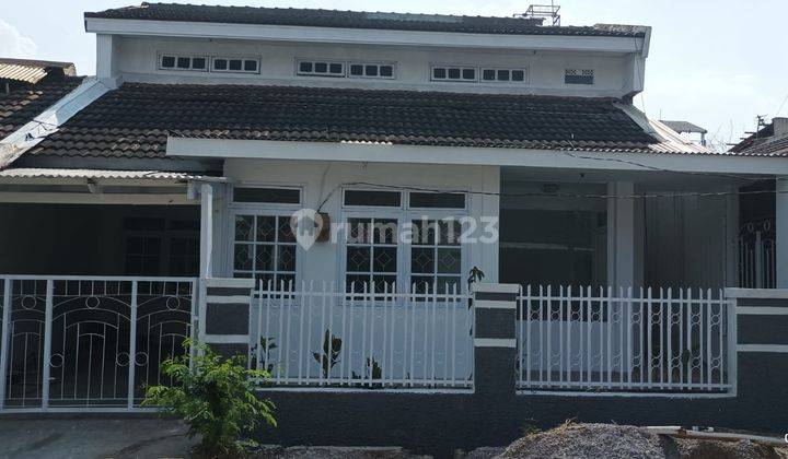 Disewakan Rumah 2 Lantai di Komplek Arcamanik