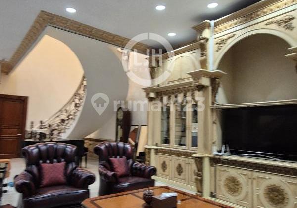 Rumah Mewah Arsitektur Klasik di Bukit Gading Mediterania, Kelapa Gading, Jakarta Utara 2