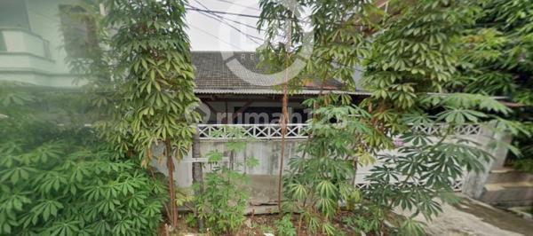 Old House Exclusive Location on Danau Agung Street, North Jakarta