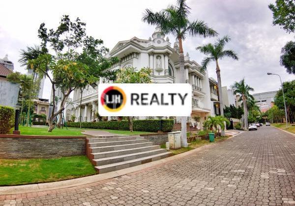 RUMAH MEWAH STYLE KLASIK, SEMI FURNISHED DI VILLA ARTHA GADING AREA KELAPA GADING JAKARTA UTARA