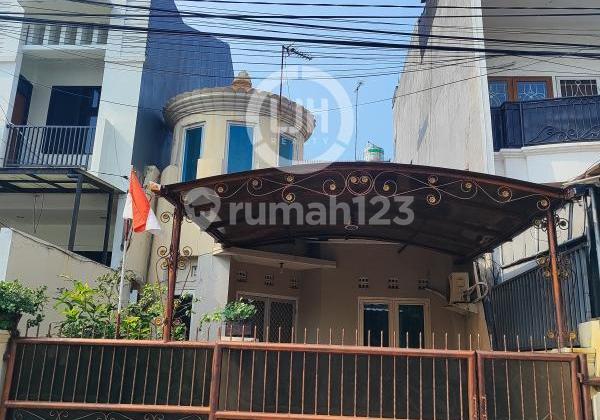 Wide Road House in Kelapa Molek, Kelapa Gading, North Jakarta