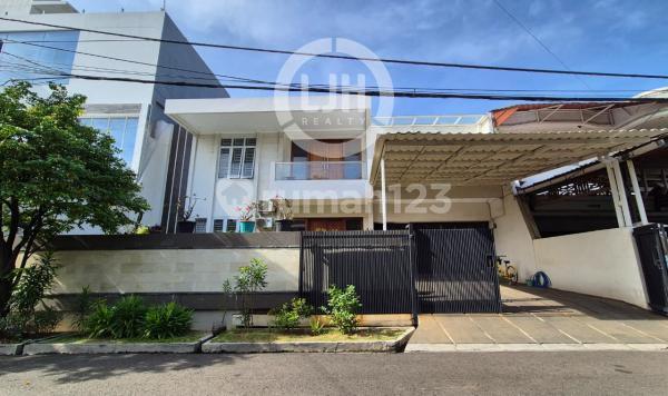 Rumah Minimalis di Janur Elok, Kelapa Gading, Jakarta Utara