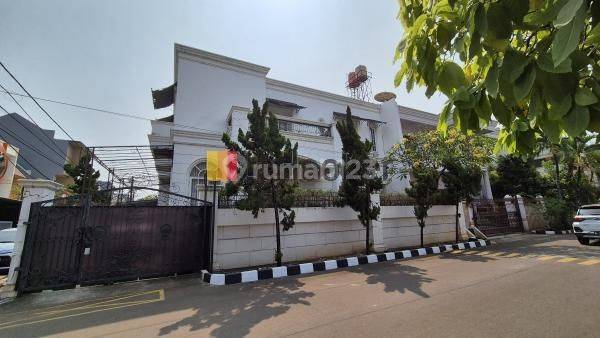 Rumah Style American Classic di Kelapa Nias Kelapa Gading Jakarta Utara 1