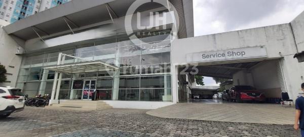 Ruang Usaha di Jatinegara Jakarta Timur Bangunan Showroom Mobil Lokasi Jalan Raya 