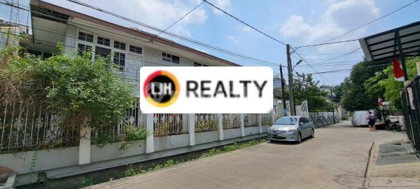 RUMAH JALAN LEBAR LOKASI DI JL. KEPA LISTRIK AREA DURI KEPA JAKARTA BARAT