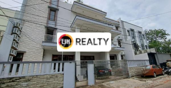 RUMAH DI KELAPA PUAN TIMUR AREA KELAPA GADING JAKARTA UTARA