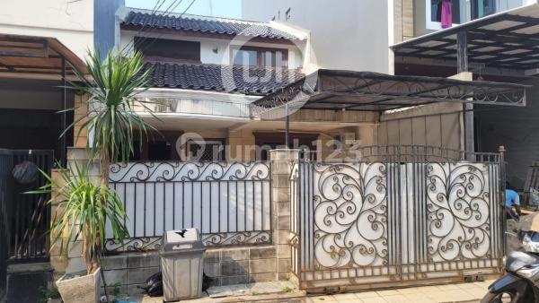 FOR SALE 6x17 SPACIOUS HOUSE IN JANUR KUNING AREA, KELAPA GADING