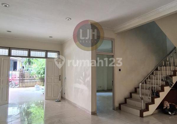 For Rent House in Janur Elok Kelapa Gading North Jakarta Wide Road