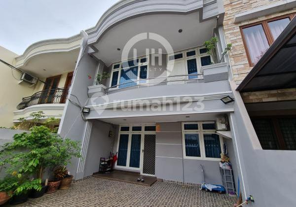 Rumah 2 Lantai Jalanan Lebar di Janur Elok, Kelapa Gading, Jakarta Utara