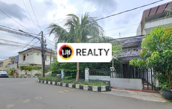 Rumah Jalan Lebar Lingkungan Asri di Gading Elok Utara Kelapa Gading 