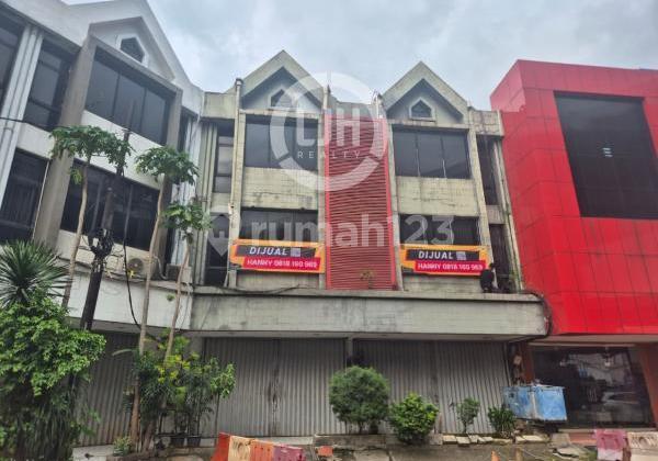 Ruko Gandeng Siap Huni di Boulevard Barat, Kelapa Gading, Jakarta Utara Ruko Gandeng Siap Huni di Boulevard Barat, Kelapa Gading, Jakarta Utara